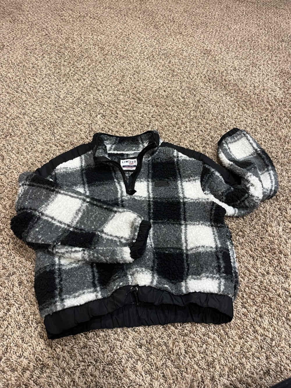 LIMITED TOO Fleece 🖤